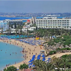 4* Szálloda Nelia &