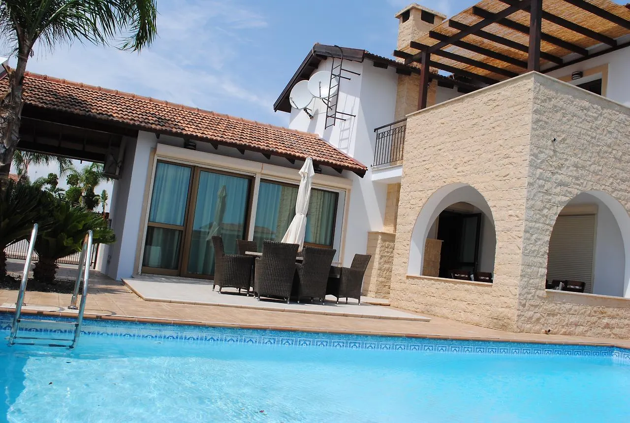Narcissos Villa Thekla أيا نابا